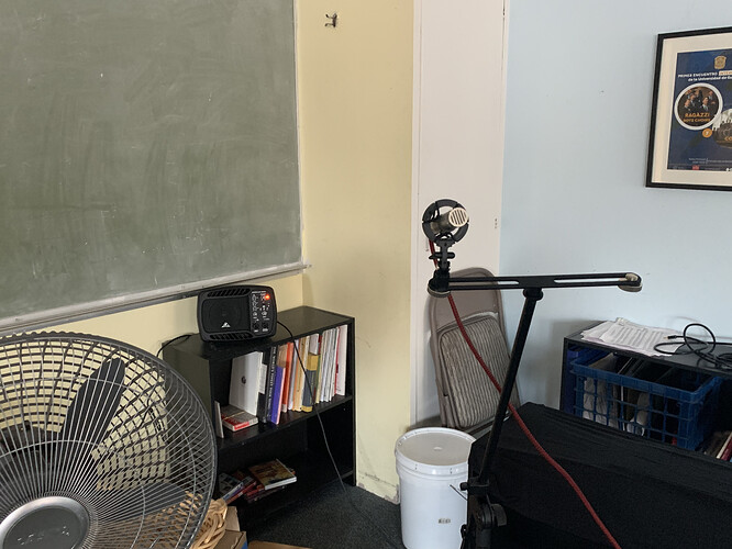 2. LeftSpeakerLeftMic.HEIC